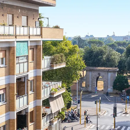 Francesco Terrace By In Apartamento Roma